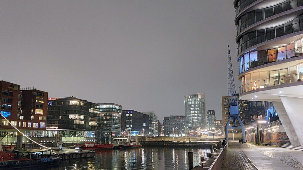 Hamburger Hafencity bei Nacht